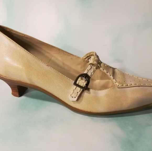 Kenneth Cole Reaction Womens Off Whi High Heel Pum - Picture 2 of 5